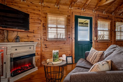 Impressive Wooden Rustic Cabin with Fireplace in Mentone, Alabama - Mentone, Alabama - glamping.directory