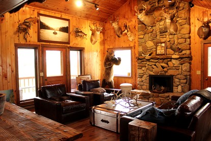 Riverside Cabin Rental near Beaverhead-Deerlodge National Forest in Twin Bridges, Montana - Twin Bridges, Montana - glamping.directory