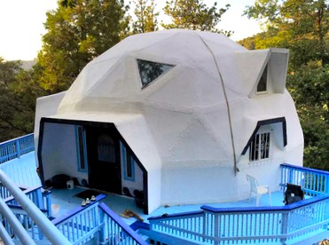 Unique Three-Level Dome near Lake Gregory in Crestline, California - Crestline, California - glamping.directory