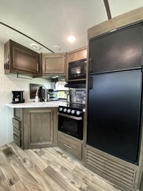 Well Equipped Caravan Lovely for a Romantic Getaway in Kentucky - Beattyville, Kentucky - glamping.directory