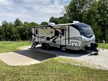 Well Equipped Caravan Lovely for a Romantic Getaway in Kentucky - glamping.directory