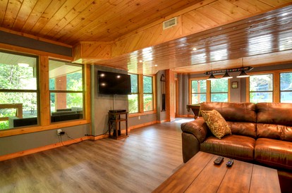 Experience Glamping Bliss in this Fully-Equipped Cabin in North Carolina - Whittier, North Carolina - glamping.directory