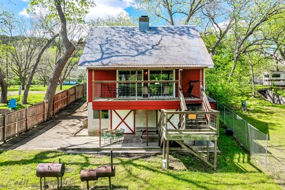 Red Barn Glamping Stay along the Guadalupe River - glamping.directory