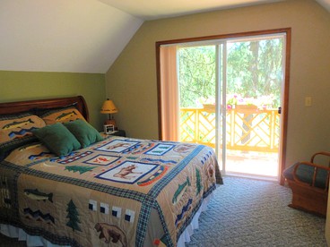 Cozy Cabin with a Hot Tub on the Wenatchee River near Leavenworth, Washington - Leavenworth, Washington - glamping.directory