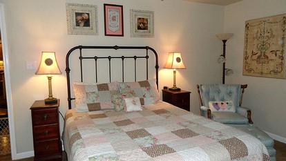 Beautifully Furnished Cottage Rental for 10 near Dallas, Texas - Grand Saline, Texas - glamping.directory