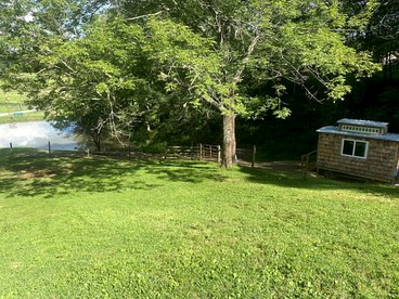 Cozy Gypsy Wagon on a Horse Farm for Glamping in Mouth of Wilson, Virginia - Mouth of Wilson, Virginia - glamping.directory