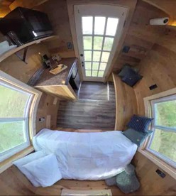 Cozy Gypsy Wagon on a Horse Farm for Glamping in Mouth of Wilson, Virginia - Mouth of Wilson, Virginia - glamping.directory