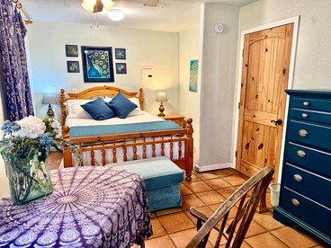 Pet Friendly Breathtaking Cottage with Great Views and Hot-tub in Rainbow, California - Fallbrook, California - glamping.directory