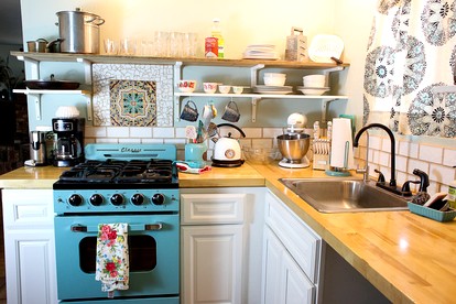 Pet Friendly Breathtaking Cottage with Great Views and Hot-tub in Rainbow, California - Fallbrook, California - glamping.directory