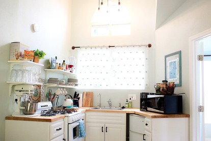 Pet Friendly Breathtaking Cottage with Great Views and Hot-tub in Rainbow, California - Fallbrook, California - glamping.directory