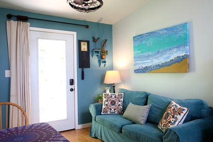 Pet Friendly Breathtaking Cottage with Great Views and Hot-tub in Rainbow, California - Fallbrook, California - glamping.directory