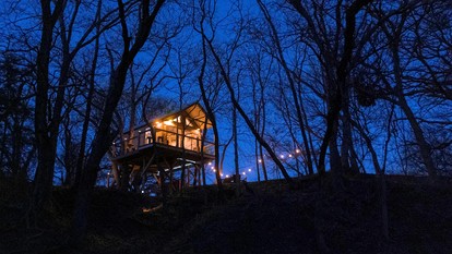 Spectacular Treehouse with Speeder Bike & Creek Views near Forestburg, Texas - Forestburg, Texas - glamping.directory
