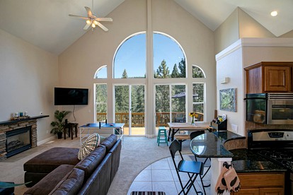 Unique Vacation Rental with Exceptional Mountain Views in Truckee, CA - Truckee, California - glamping.directory