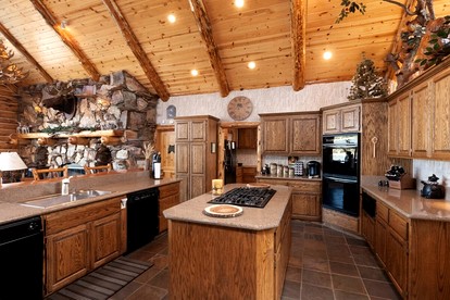 Outstanding Lake Cabin with Hot-Tub, Views and Game Room in California - Big Bear Lake, California - glamping.directory