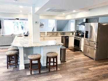 Luxurious Waterfront Cabin for a Group Getaway in Fort Ann, New York - Fort Ann, New York - glamping.directory
