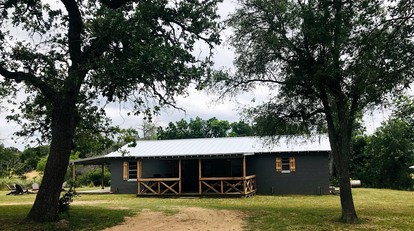 Creekside Cabin in Llano Ideal for a Weekend Getaway in Texas Hill Country - Llano, Texas - glamping.directory