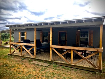 Creekside Cabin in Llano Ideal for a Weekend Getaway in Texas Hill Country - Llano, Texas - glamping.directory