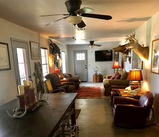 Creekside Cabin in Llano Ideal for a Weekend Getaway in Texas Hill Country - Llano, Texas - glamping.directory