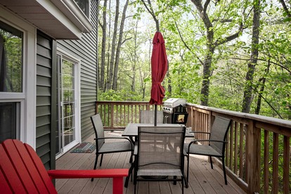 Enchanted Mountain Cabin Retreat with Woodland Serenity near Sleepy Creek Lake West Virginia - Gerrardstown, West Virginia - glamping.directory