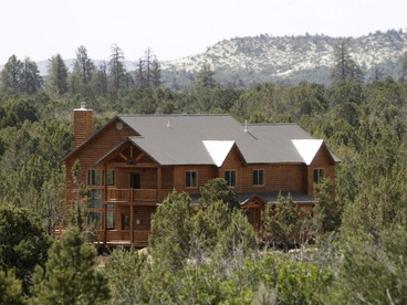 Western Cabin Surrounded by Sublime Natural Beauty near Zion National Park in Utah - Mount Carmel, Utah - glamping.directory