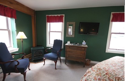 Relaxing Bed and Breakfast on a Private Farm near Belgrade, Maine - Hallowell, Maine - glamping.directory