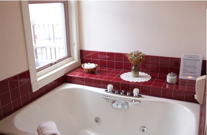 Relaxing Bed and Breakfast on a Private Farm near Belgrade, Maine - Hallowell, Maine - glamping.directory