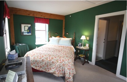 Relaxing Bed and Breakfast on a Private Farm near Belgrade, Maine - Hallowell, Maine - glamping.directory