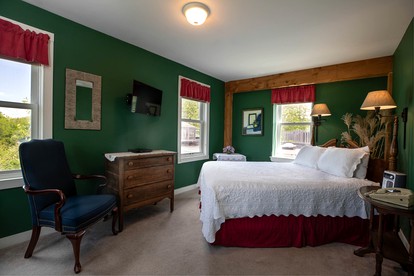 Relaxing Bed and Breakfast on a Private Farm near Belgrade, Maine - Hallowell, Maine - glamping.directory