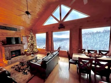 Stunning Mountain Cabin with Hot Tub and Game Room Near Dollywood, Sevierville, Tennessee - Sevierville, Tennessee - glamping.directory