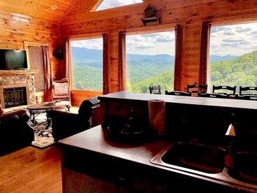 Stunning Mountain Cabin with Hot Tub and Game Room Near Dollywood, Sevierville, Tennessee - Sevierville, Tennessee - glamping.directory