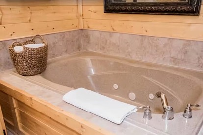 Stunning Mountain Cabin with Hot Tub and Game Room Near Dollywood, Sevierville, Tennessee - Sevierville, Tennessee - glamping.directory