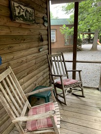 Cozy Creekside Cabin Rental in Bryson City, North Carolina - Bryson City, North Carolina - glamping.directory