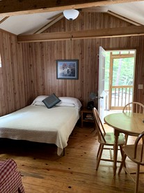 Cozy Creekside Cabin Rental in Bryson City, North Carolina - Bryson City, North Carolina - glamping.directory