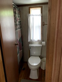 Cozy Creekside Cabin Rental in Bryson City, North Carolina - Bryson City, North Carolina - glamping.directory