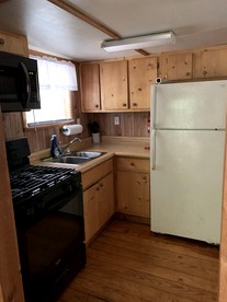 Cozy Creekside Cabin Rental in Bryson City, North Carolina - Bryson City, North Carolina - glamping.directory