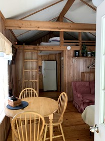 Cozy Creekside Cabin Rental in Bryson City, North Carolina - Bryson City, North Carolina - glamping.directory