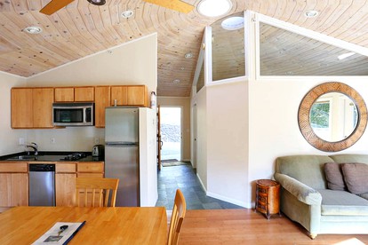 Unusual California Cottage for Rent in San Rafael with Views of San Francisco Bay - San Rafael, California - glamping.directory