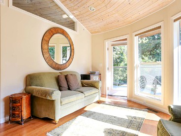 Unusual California Cottage for Rent in San Rafael with Views of San Francisco Bay - San Rafael, California - glamping.directory