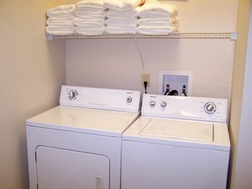 Luxury Vacation Rental with a Hot Tub for Rent in Clyde, North Carolina - Clyde, North Carolina - glamping.directory
