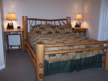 Luxury Vacation Rental with a Hot Tub for Rent in Clyde, North Carolina - Clyde, North Carolina - glamping.directory