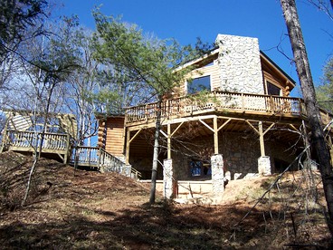 Luxury Vacation Rental with a Hot Tub for Rent in Clyde, North Carolina - glamping.directory