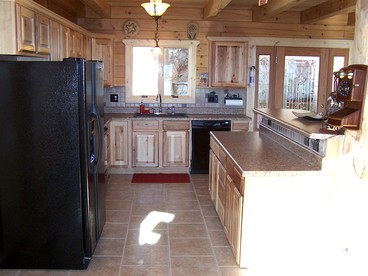 Luxury Vacation Rental with a Hot Tub for Rent in Clyde, North Carolina - Clyde, North Carolina - glamping.directory