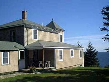 Oceanfront Luxury Cabin near Pemaquid Point Lighthouse in Pemaquid, Maine - South Bristol, Maine - glamping.directory