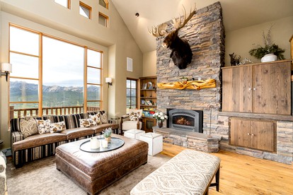 Breathtaking Secluded Cabin with Hot-tub, Fireplace and Stunning Views in Big Sky, Montana - Big Sky, Montana - glamping.directory