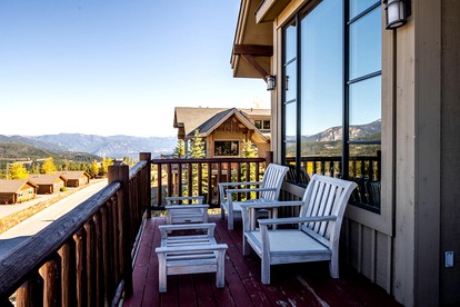 Breathtaking Secluded Cabin with Hot-tub, Fireplace and Stunning Views in Big Sky, Montana - Big Sky, Montana - glamping.directory