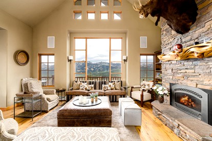 Breathtaking Secluded Cabin with Hot-tub, Fireplace and Stunning Views in Big Sky, Montana - Big Sky, Montana - glamping.directory