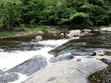 Family-Friendly Cabin on Trout Brook near Gore Mountain Ski Resort in Bakers Mills, New York - Bakers Mils, New York - glamping.directory