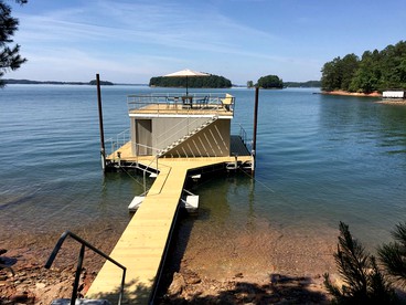 Luxury Vacation Rental with Incredible Views of Lake Lanier near Cumming, Georgia - glamping.directory