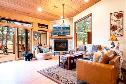 Experience Bliss: Big Bear Lake Rental with Exclusive Hot Tub - Big Bear Lake, California - glamping.directory