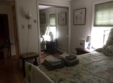 Cozy Vacation Room on a Farm Stay in Coopersburg, Pennsylvania - Cooksburg, Pennsylvania - glamping.directory